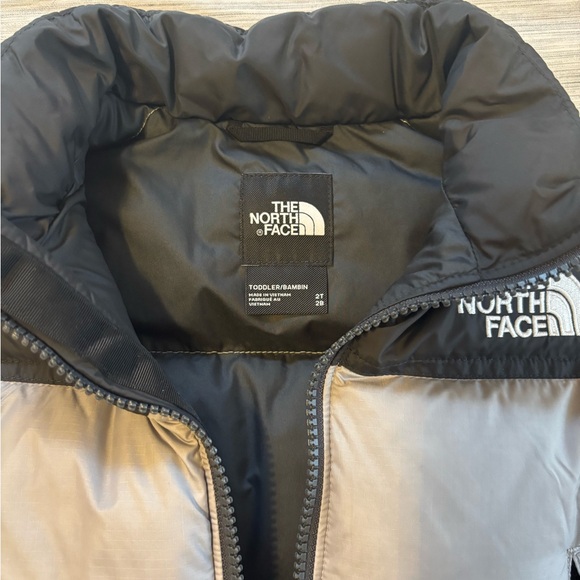 The North Face Kids' Black and Gray Puffer Jacket NWT - Picture 4 of 5
